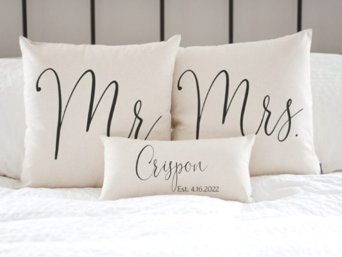 Top 42 Unique Wedding Gift Ideas For Older Couples in 2024