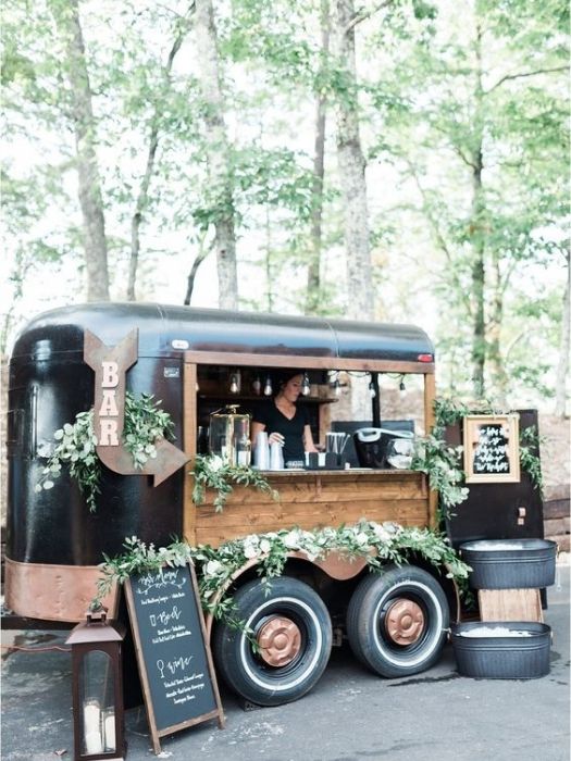 Backyard Wedding Ideas With a Truck Bar