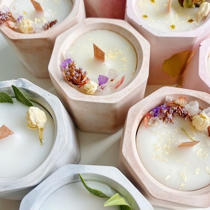 Top 30 Best Impressive Gifts For Readers At Wedding Ceremony 49 Pink Grapefruit & Rosemary Candle