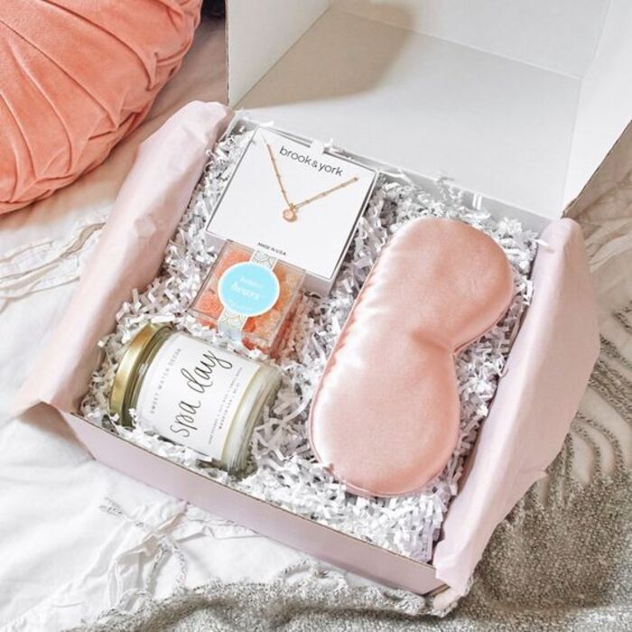 29 Sweet Gifts For Wedding Officiants That They’ll Treasure 298 Spa gifts for wedding officiants Boxes