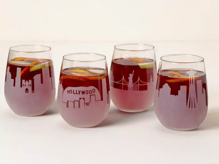 Wine glasses (red and white)