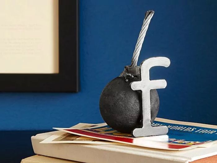 Home office essentials (desk accessories, task lamps, computer monitor)