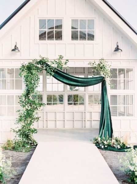 Best Emerald Green Wedding Decor Ideas For Your Special Day