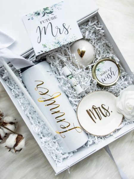 38 Unique DIY Wedding Gifts to Impress Any Newlyweds