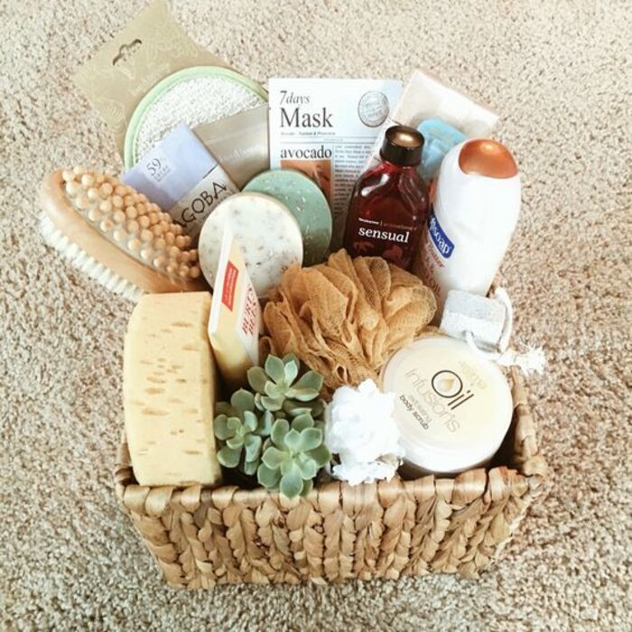 47+ Stunning Wedding Gifts for Parents That They'll Cherish 57 Spa gift basket Thoughtful Wedding Gifts For Parents
