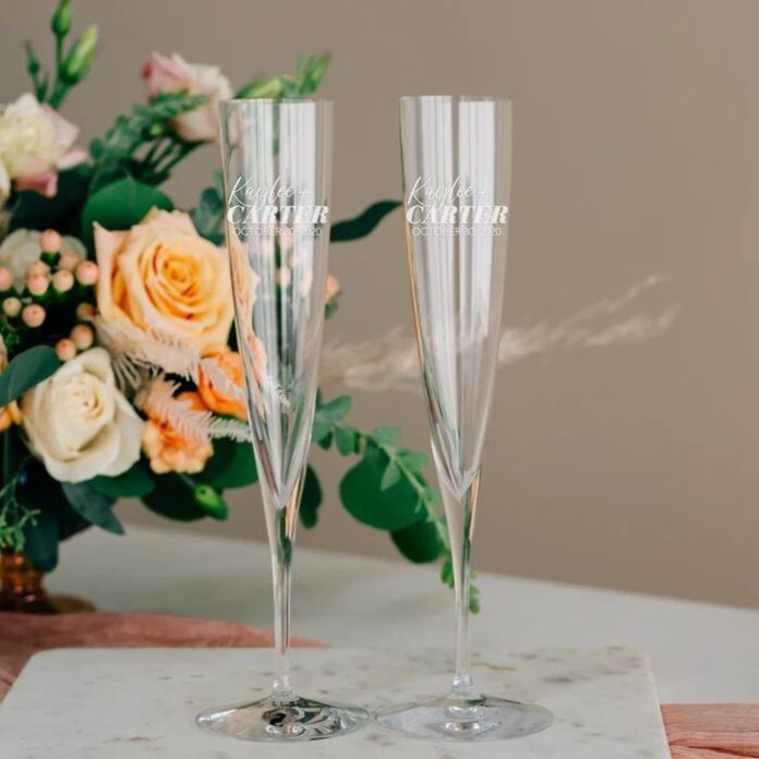 41 Funny & Creative Wedding Gifts For Boss To Impress Them