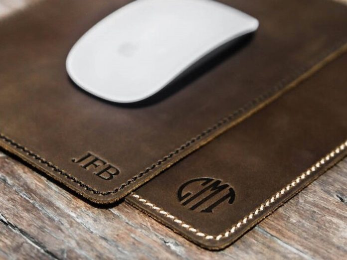 41 Funny & Creative Wedding Gifts For Boss To Impress Them