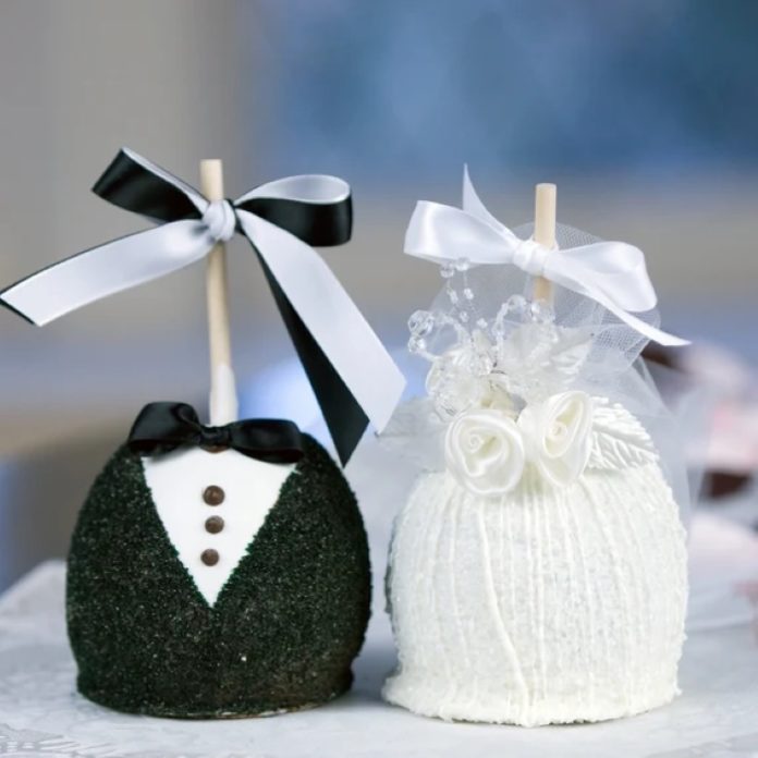 42 Best Edible Wedding Favors That Will Please Your Guests